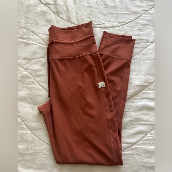 Vuori Women’s Daily Legging - Picture 8 of 9